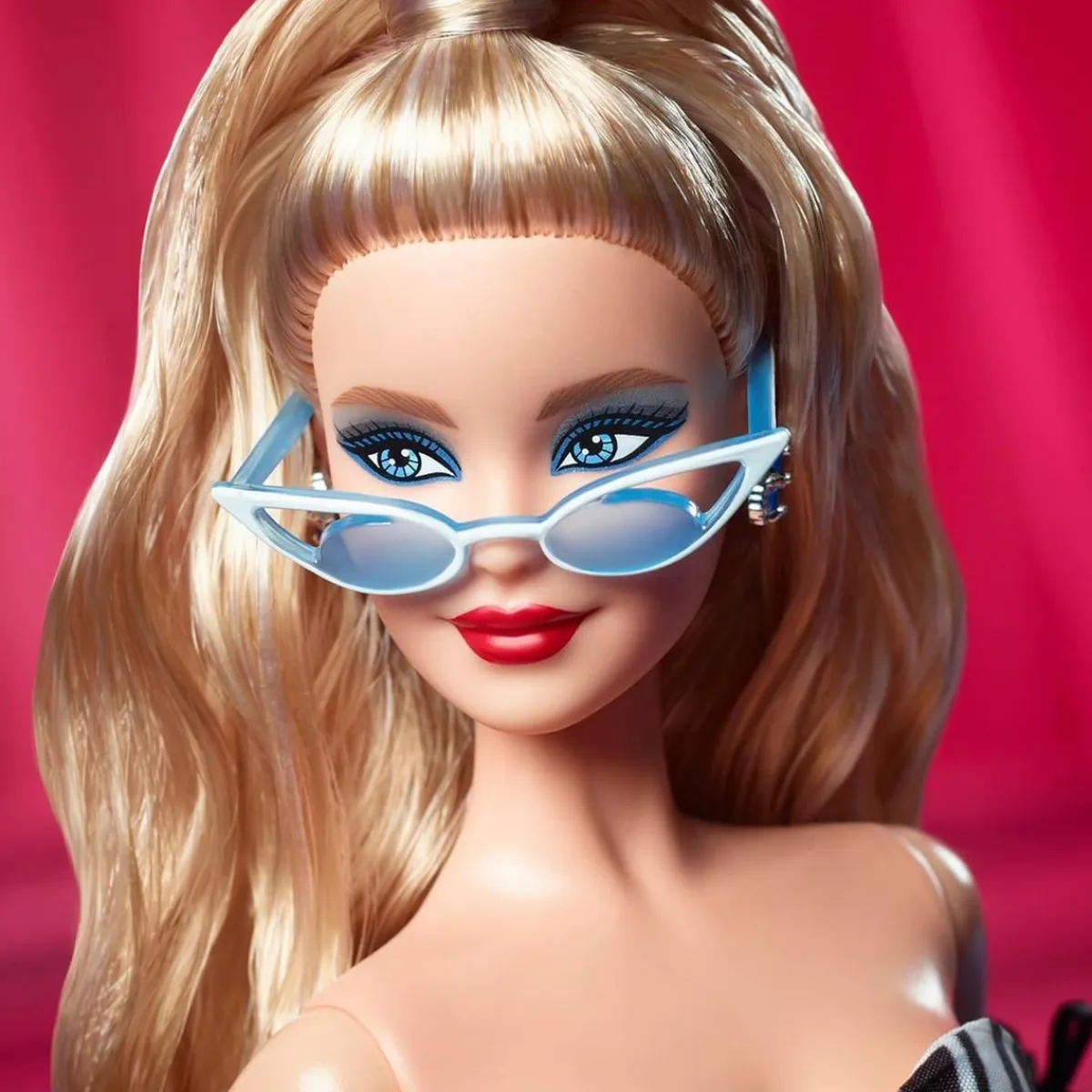 Hot Barbie - Signature 65 Aniversario Muñeca Rubia ㅤ Muñecas