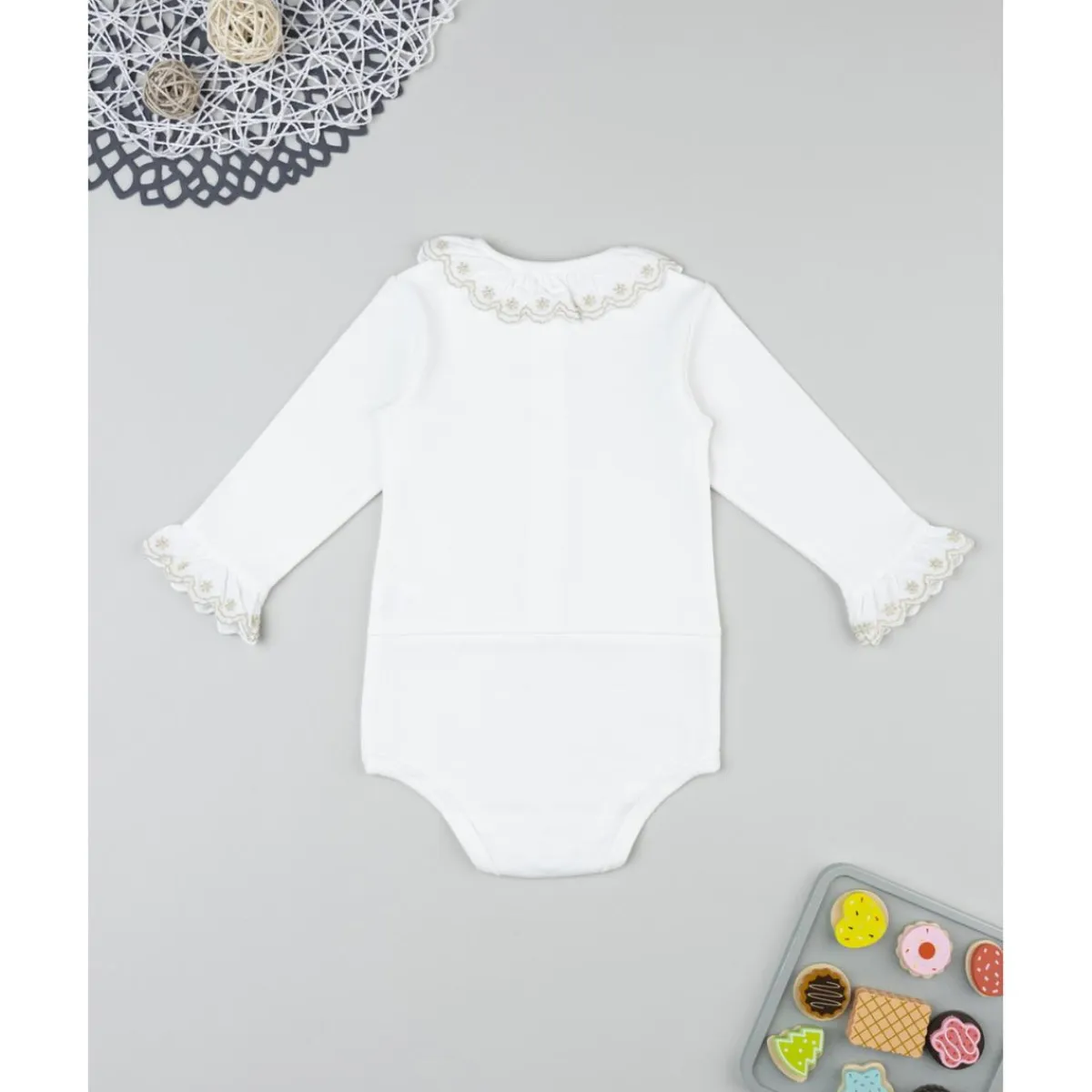 Body bebé blanco con cuello bordado*Prenatal Hot