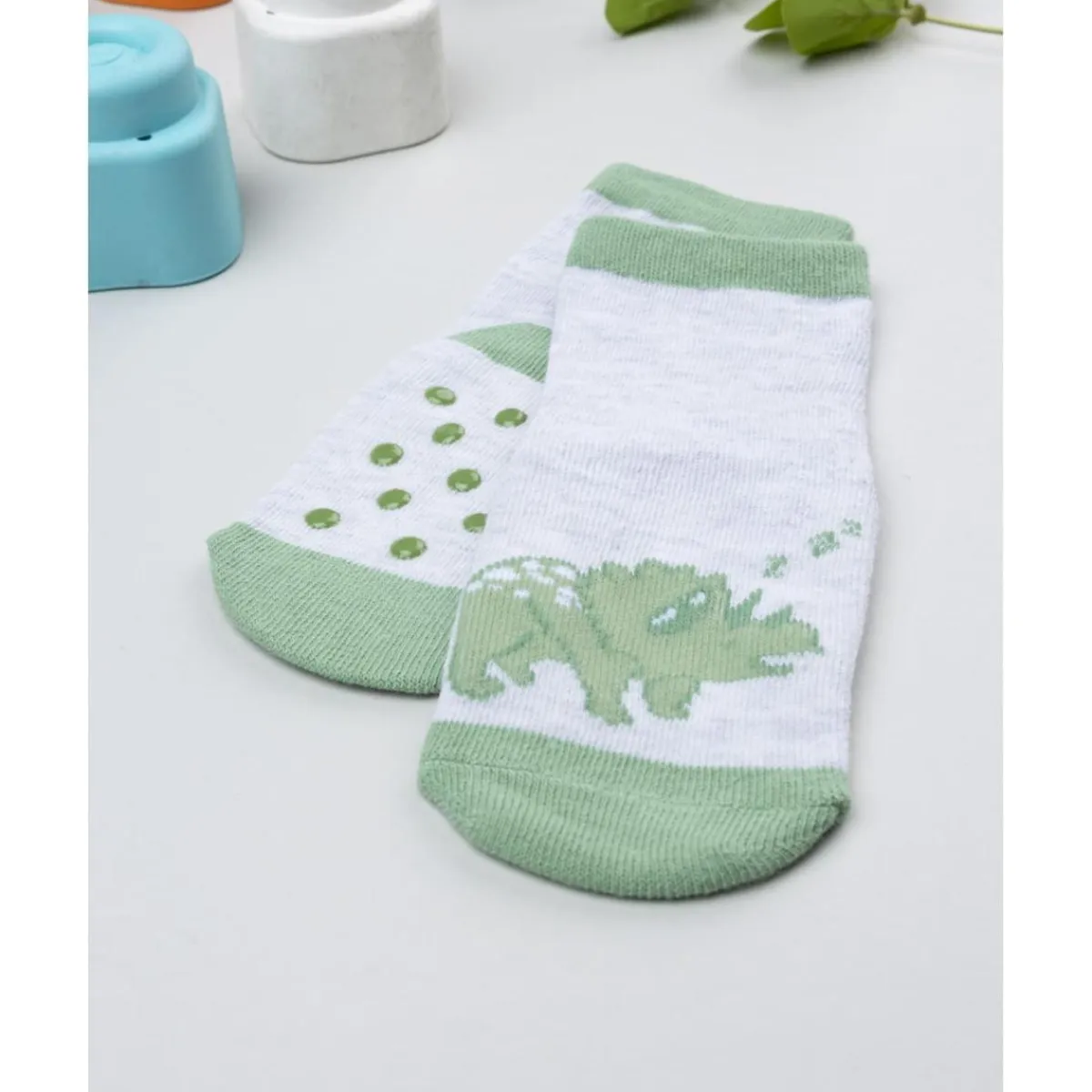 Calcetines antideslizantes niño gris triceratops*Prenatal Online