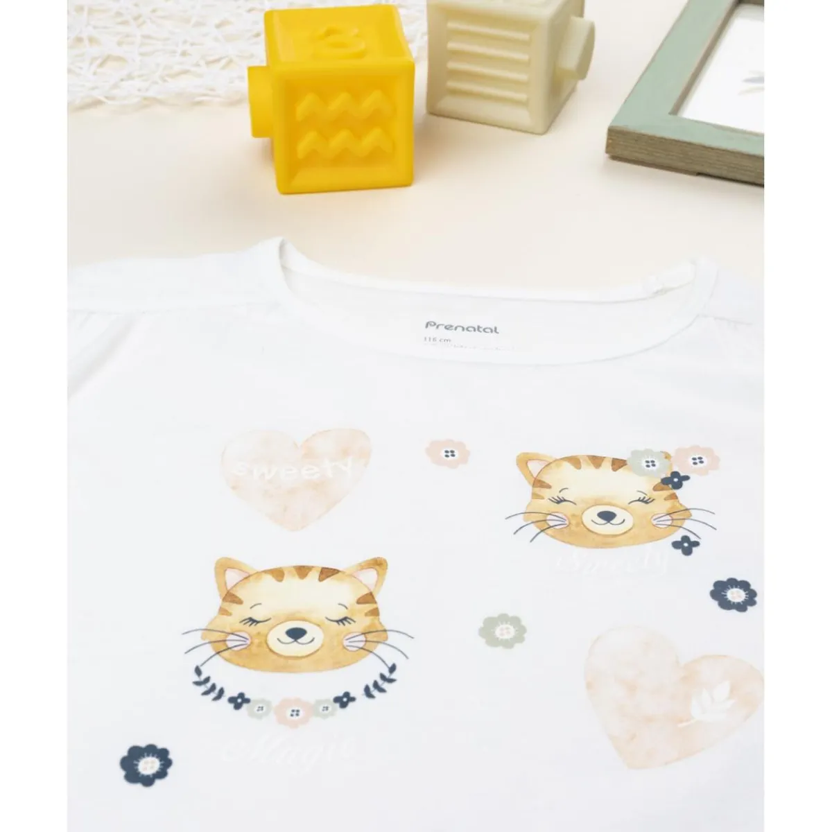 Camiseta niña blanca con estampado floral*Prenatal