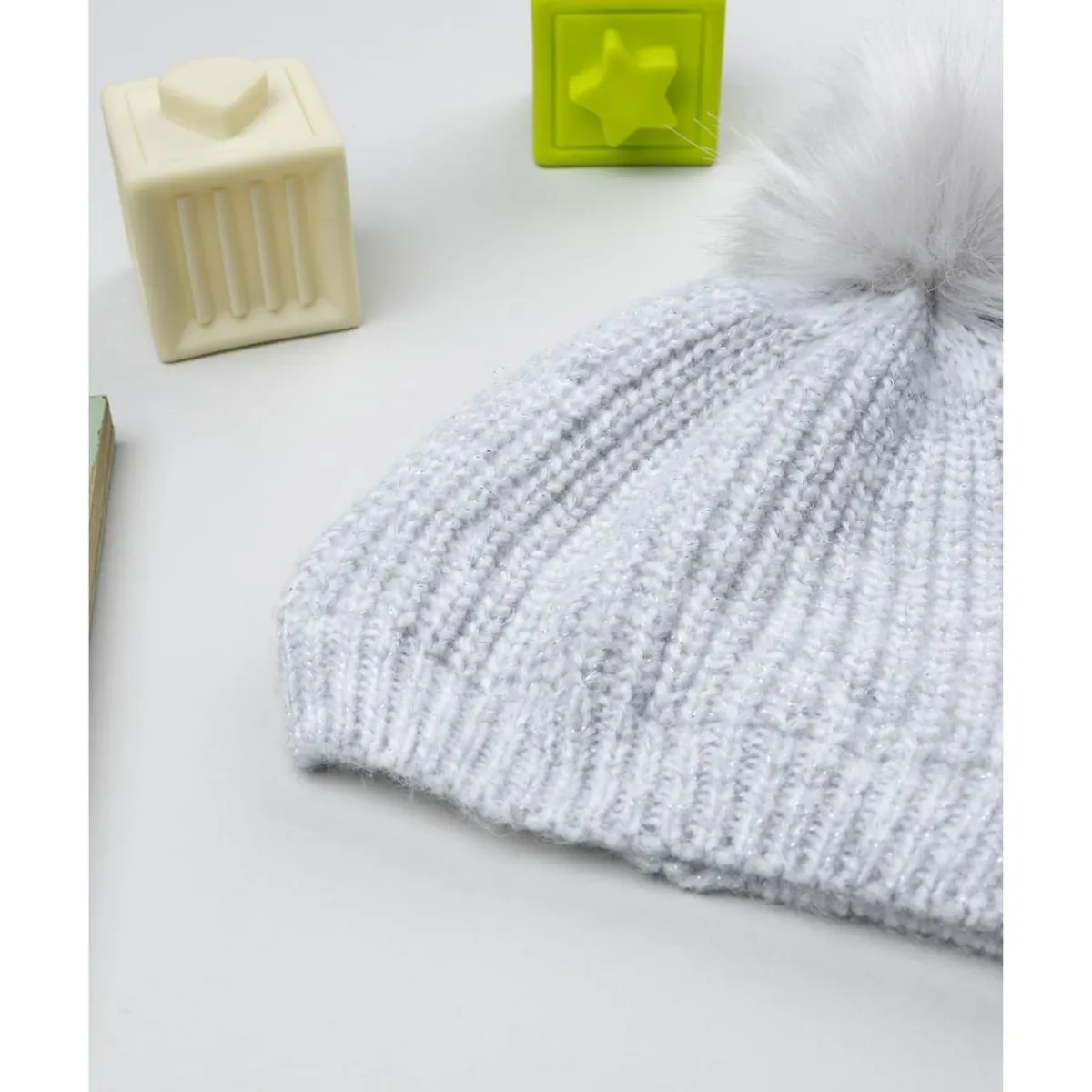 Gorro pompon niña gris con lurex*Prenatal Outlet