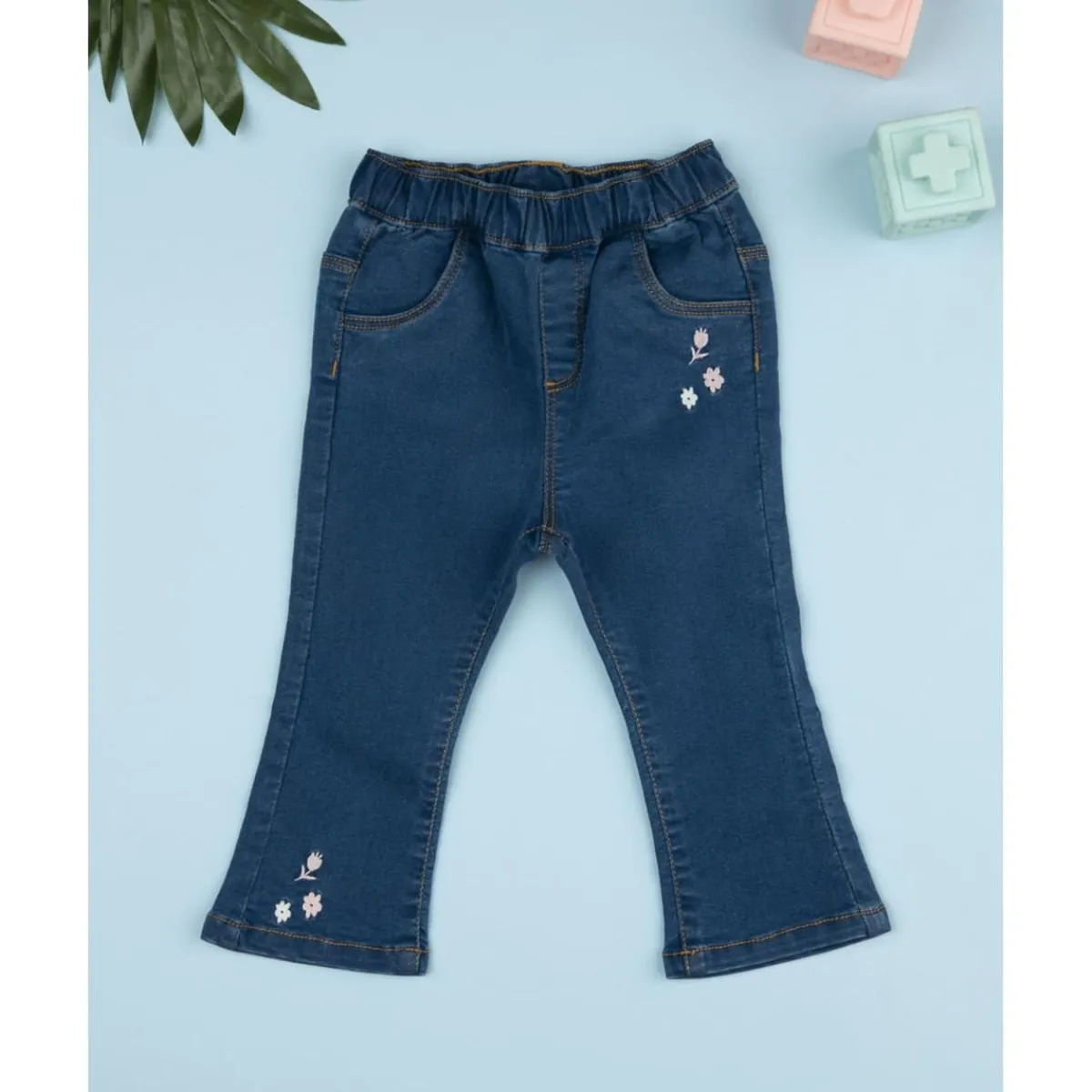 Pantalón campana denim niña con bordados florales*Prenatal Online