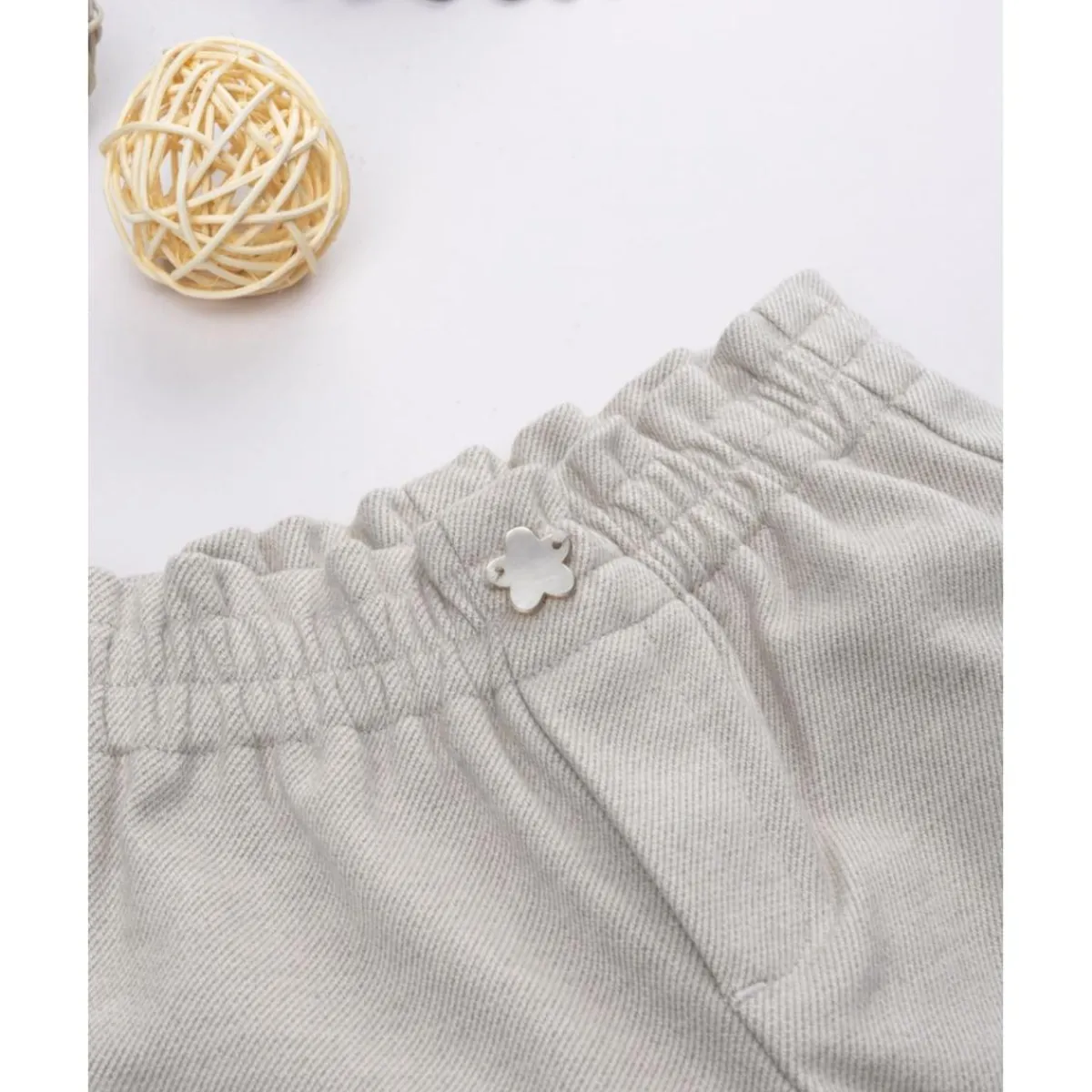 Pantalón niña beige con bolsillos y bordados*Prenatal