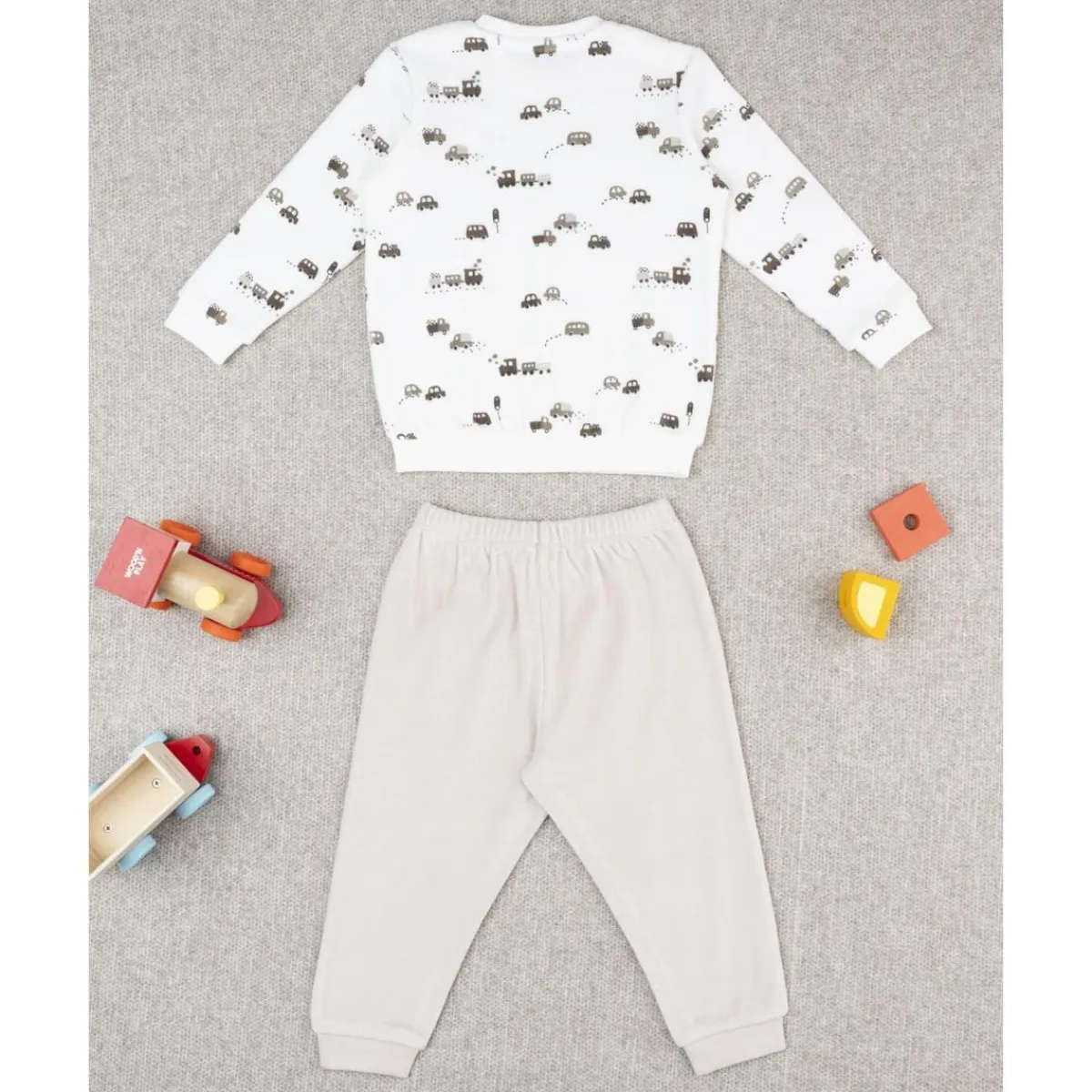 Pijama niño beige autos allover*Prenatal Best