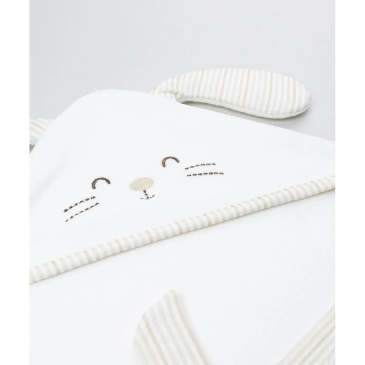 Toalla cuadrada blanca con conejito*Prenatal Sale